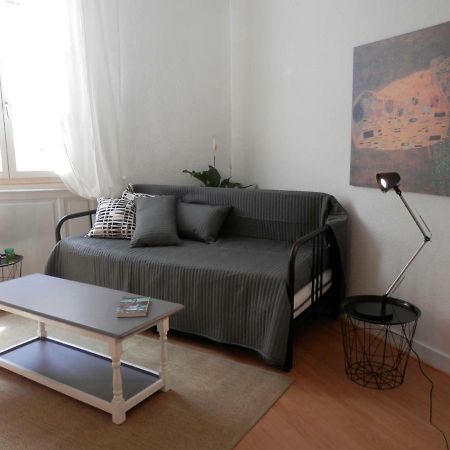 Couette Et Cafe Cyrano Apartment Bergerac Bagian luar foto