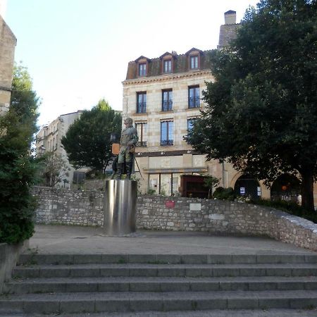 Couette Et Cafe Cyrano Apartment Bergerac Bagian luar foto