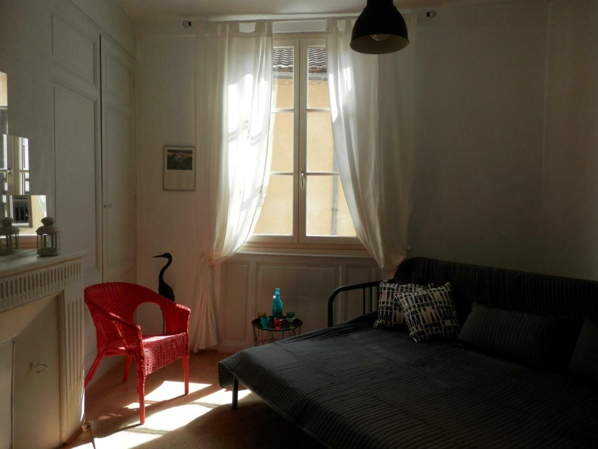 Couette Et Cafe Cyrano Apartment Bergerac Bagian luar foto