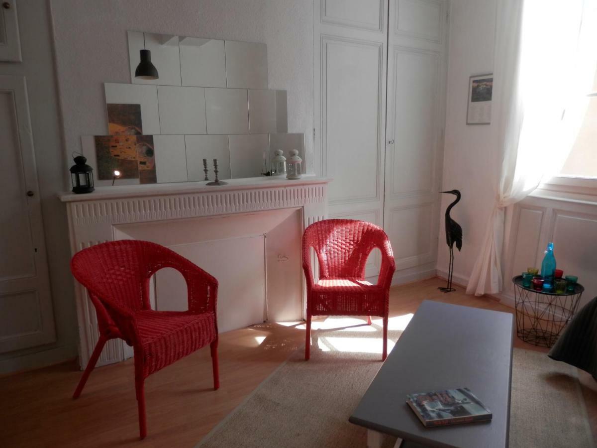 Couette Et Cafe Cyrano Apartment Bergerac Bagian luar foto