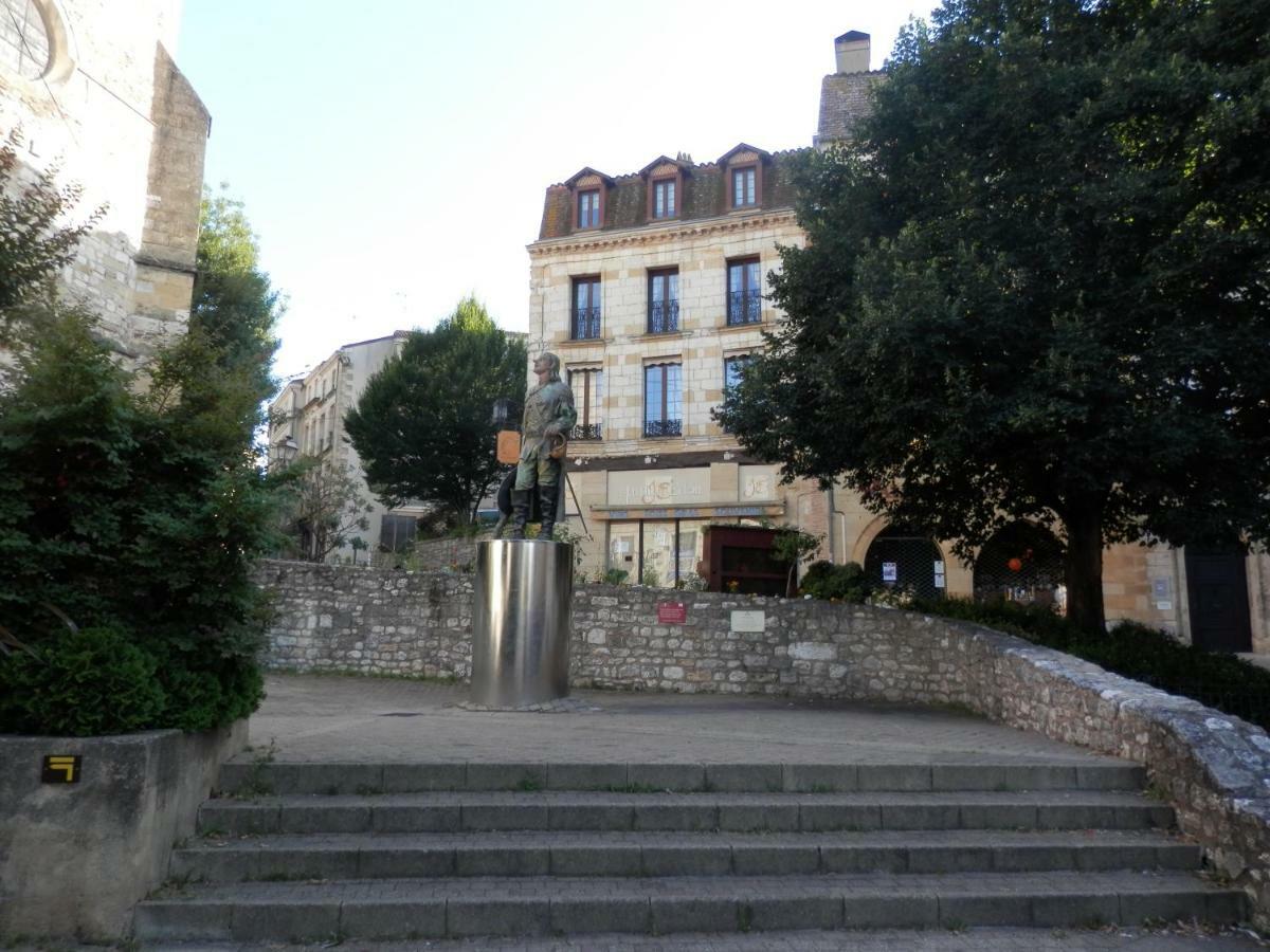 Couette Et Cafe Cyrano Apartment Bergerac Bagian luar foto